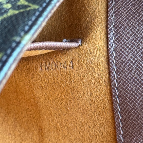 Authentic Louis Vuitton Monogram Musette Tango Crossbody Bag - Picture 6 of 8